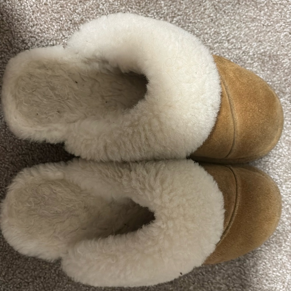 Size 7 Costco slippers worn a couple times for a year last year. Need to get rid